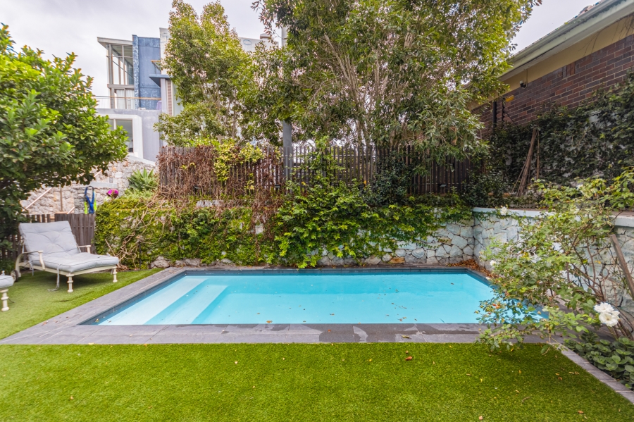 2 Bedroom Property for Sale in Sea Point Western Cape